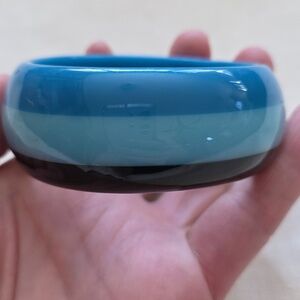 Vintage 2-Tone Blue & Black Lucite Domed Thick Bangle Bracelet